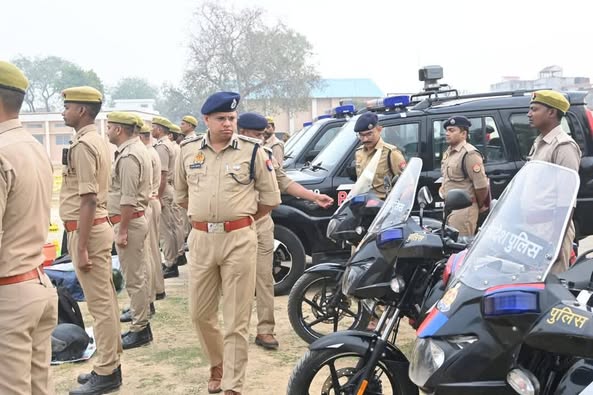 486084674_122178270650267065_8844984628521804047_n वरिष्ठ पुलिस अधीक्षक आजमगढ़ ने परेड का किया निरीक्षण