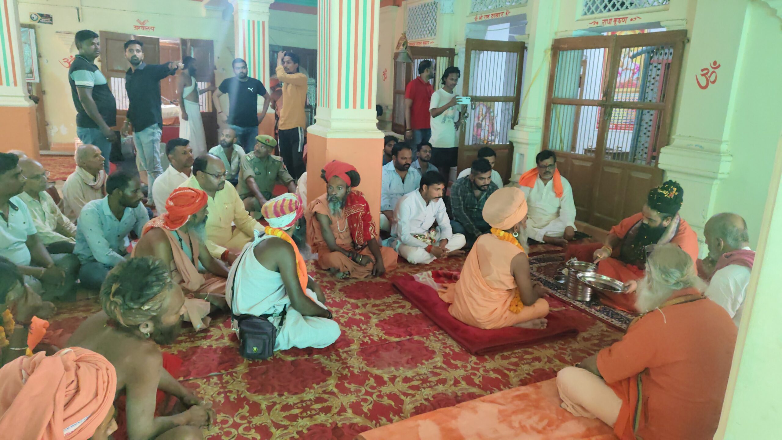 IMG_20250502_112442-scaled पंचदेव मंदिर में पंचायती उदासीन अखाड़ा प्रयागराज के महंत रामनवमी महाराज का भव्य स्वागत