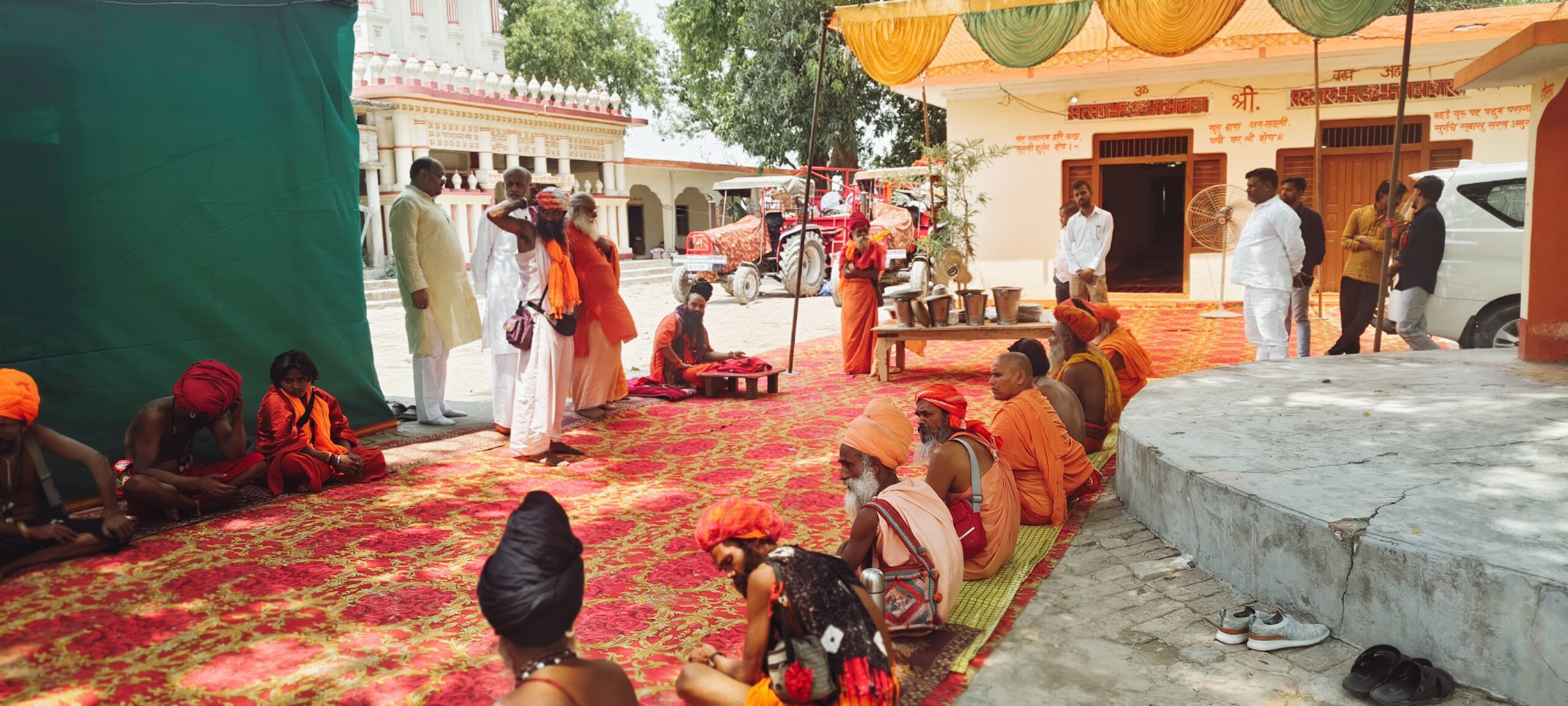 IMG_20250502_125231-scaled पंचदेव मंदिर में पंचायती उदासीन अखाड़ा प्रयागराज के महंत रामनवमी महाराज का भव्य स्वागत