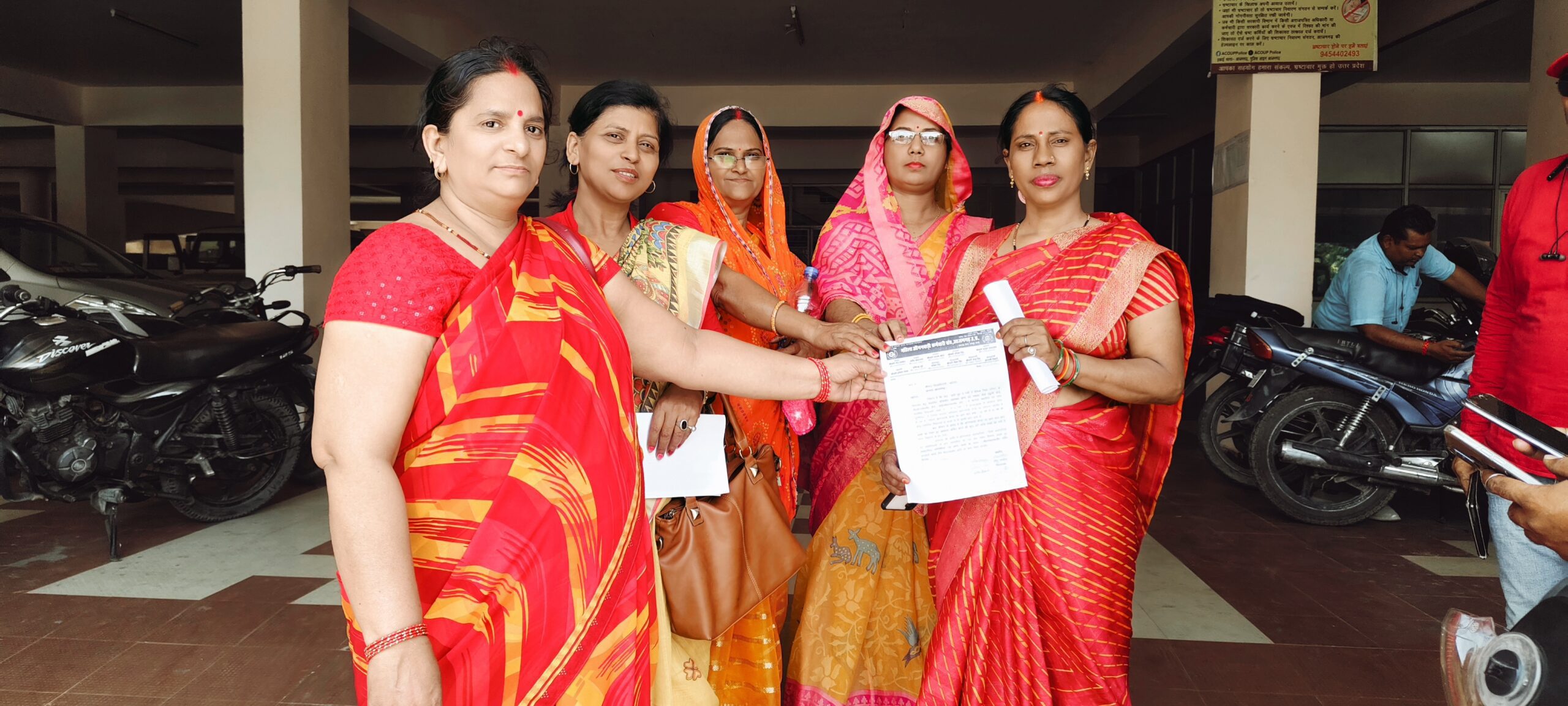 IMG_20250515_123236-scaled आंगनबाड़ी महिला कर्मचारी संघ आजमगढ़ ने डी.एम. को सौंपा ज्ञापन