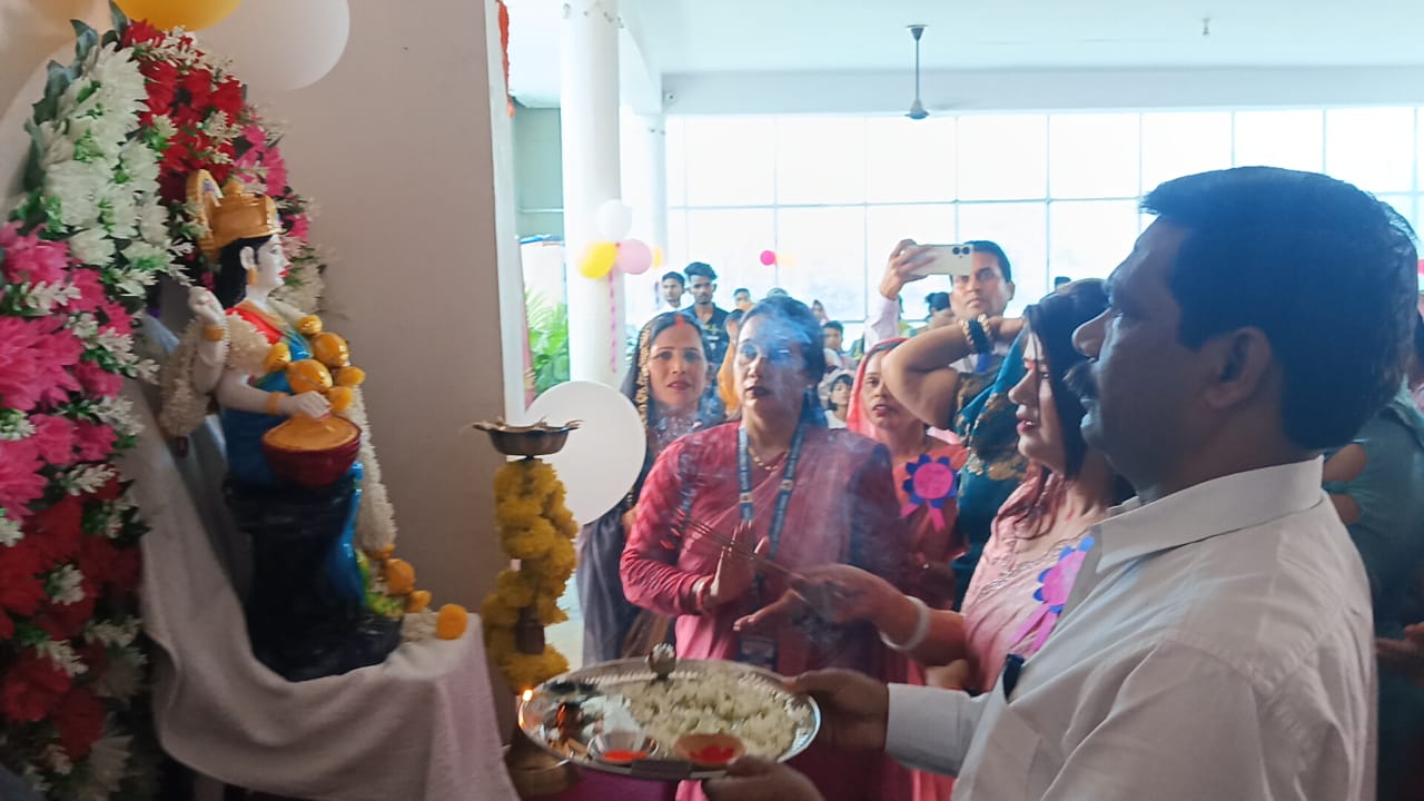 WhatsApp-Image-2025-05-11-at-5.14.55-PM वेदांता इंटरनेशनल स्कूल आज़मगढ़ में मातृ दिवस बड़े धूमधाम से मनाया गया