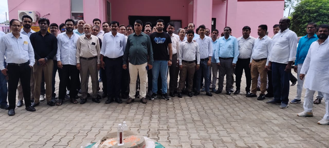 WhatsApp-Image-2025-06-30-at-4.29.41-PM वायस ऑफ आयुर्वेद ने सीएमओ कार्यालय पर पहुंच कर डिप्टी सीएमओ के खिलाफ दिया ज्ञापन