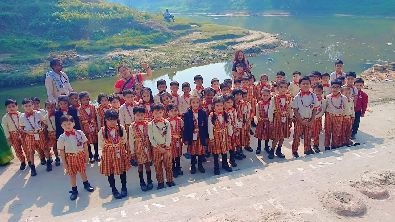 WhatsApp-Image-2025-11-10-at-3.34.49-PM-rotated वेदांता इंटरनेशनल स्कूल, आज़मगढ़ का के.जी.एस. ग्रुप का आज़मगढ़ शैक्षणिक भ्रमण कार्यक्रम सफलतापूर्वक संपन्न