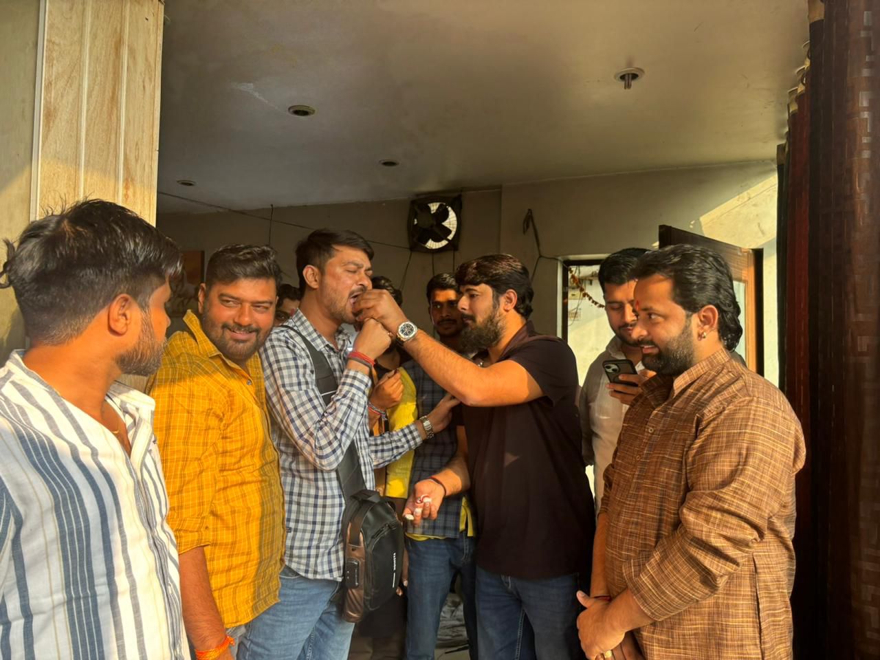 WhatsApp-Image-2025-11-10-at-8.37.55-PM भाजयुमो के पूर्व जिलाध्यक्ष का जन्मदिन बहुत ही धूमधाम से मनाया गया