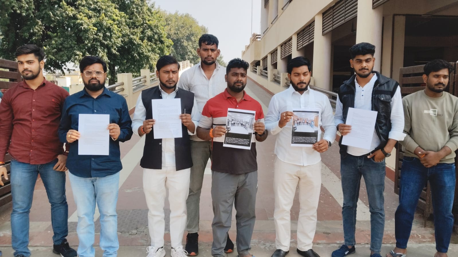WhatsApp-Image-2025-11-26-at-6.01.29-PM-1 महाराजा सुहेलदेव विश्वविद्यालय, आज़मगढ़ के कुलपति कार्यालय में छात्र संगठन के पोस्टर विमोचन पर मचा घमाशान