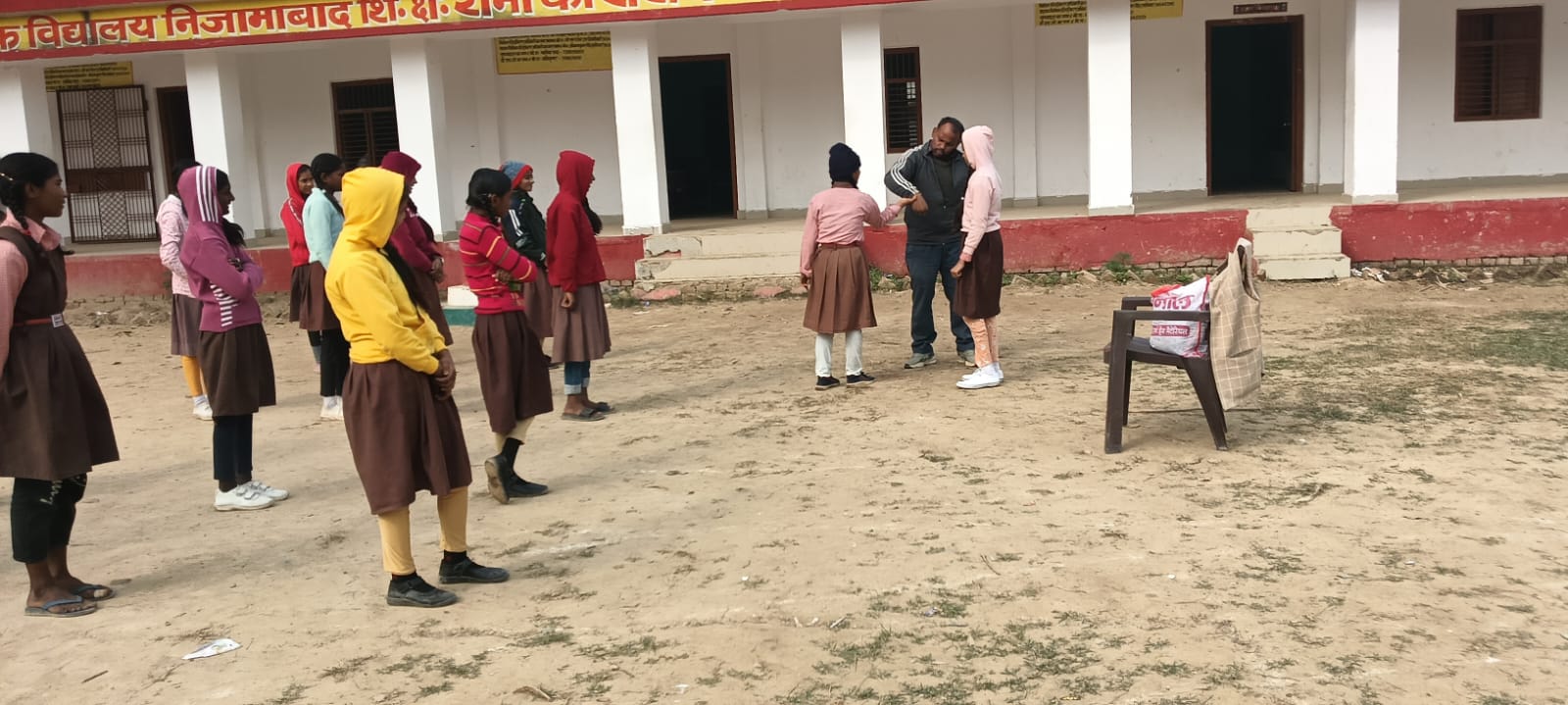 WhatsApp-Image-2025-11-27-at-4.03.22-PM बालिकाओं को निशुल्क दिया जा रहा आत्म रक्षा प्रशिक्षण..... अमरजीत यादव