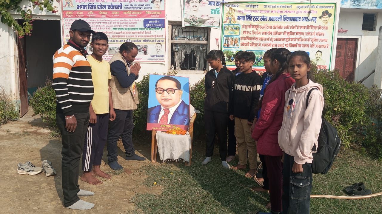 WhatsApp-Image-2025-12-06-at-12.38.04-PM डॉ साहब भीमराव अंबेडकर जी की प्रतिमा पर पुष्प अर्पित कर मनाई गई पुण्यतिथि