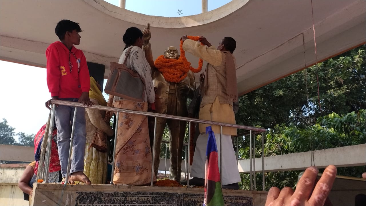 WhatsApp-Image-2025-12-06-at-3.32.14-PM अंबेडकर पार्क में राष्ट्रीय लोक जनशक्ति पार्टी ने डॉ भीमराव अंबेडकर का 69 वां "परनिर्वाण "दिवस मनाया