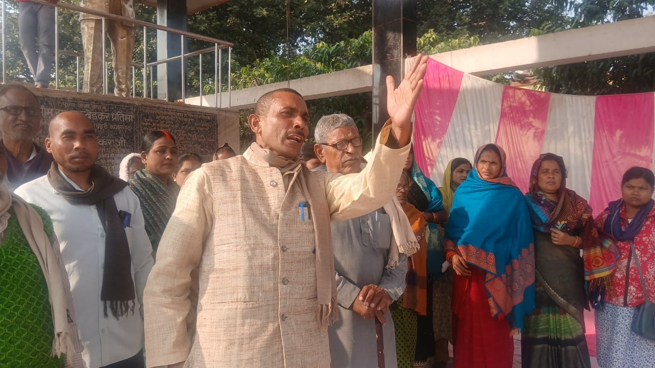 WhatsApp-Image-2025-12-06-at-3.32.16-PM-1 अंबेडकर पार्क में राष्ट्रीय लोक जनशक्ति पार्टी ने डॉ भीमराव अंबेडकर का 69 वां "परनिर्वाण "दिवस मनाया